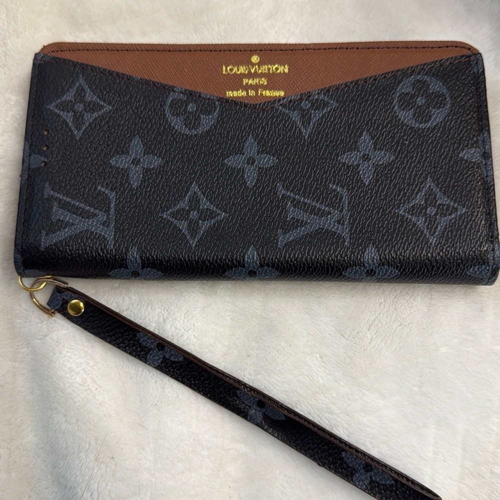 LV wristlet Style Phone Case iPhone 11 Pro Max Compatible